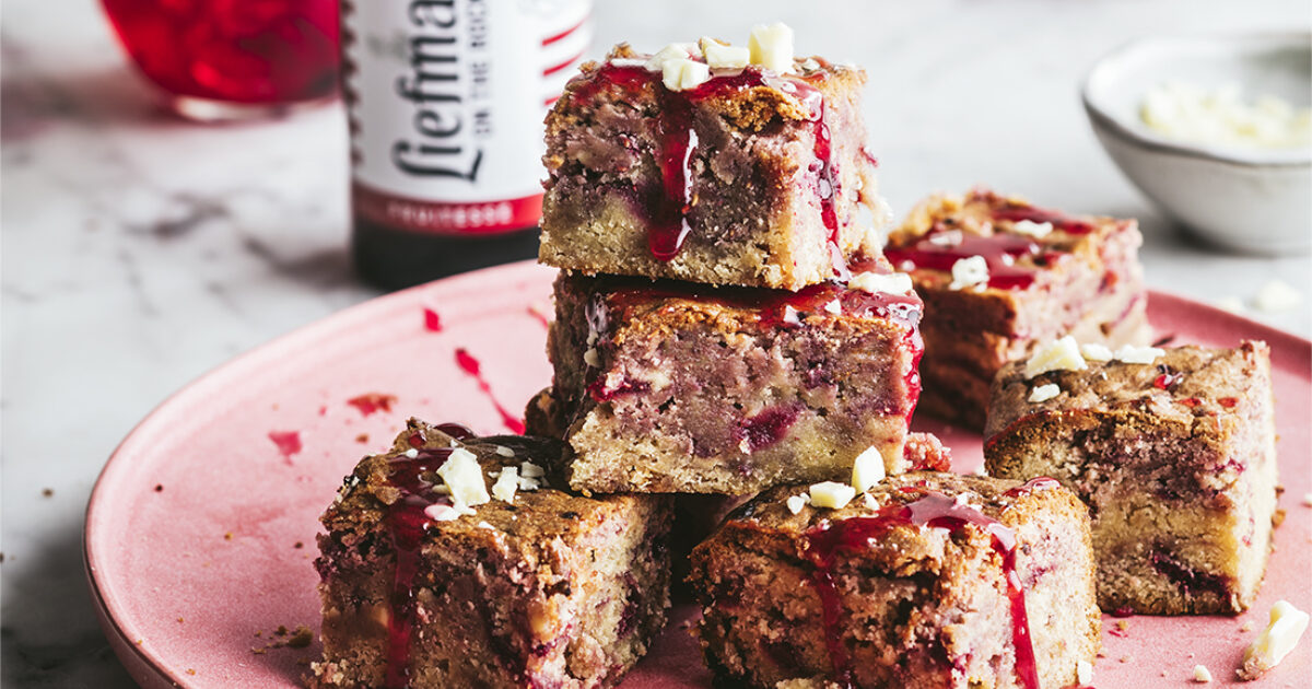 Blondie with white chocolate and raspberries | Liefmans